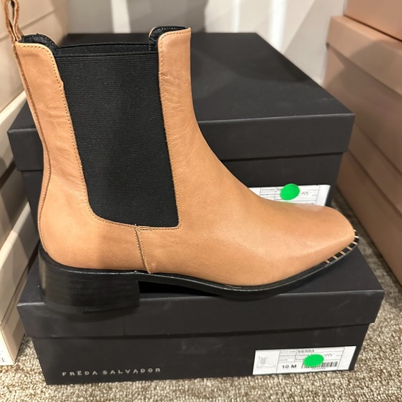 New Freda Salvador Sierra Chelsea Boots - Picture 3 of 3